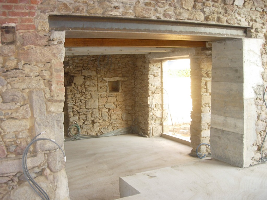 Ouverture de mur en pierre, en béton à Saint-Thurien